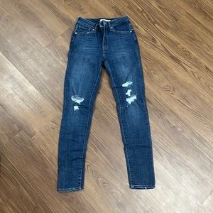 Levi’s 721 Distressed Jeans. Size 28 regular
